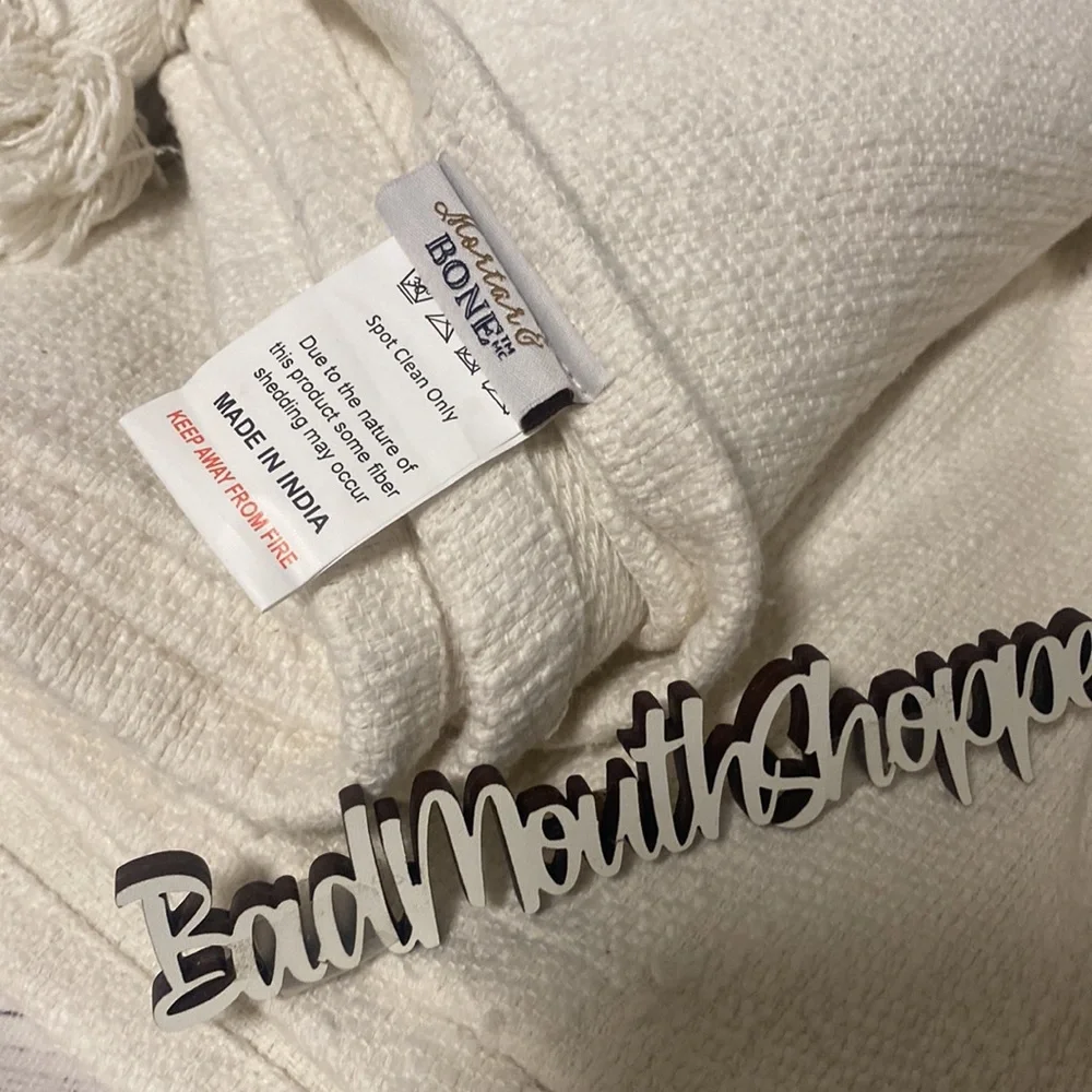 *Rare White on White Ghost Viral Halloween Throw Blanket